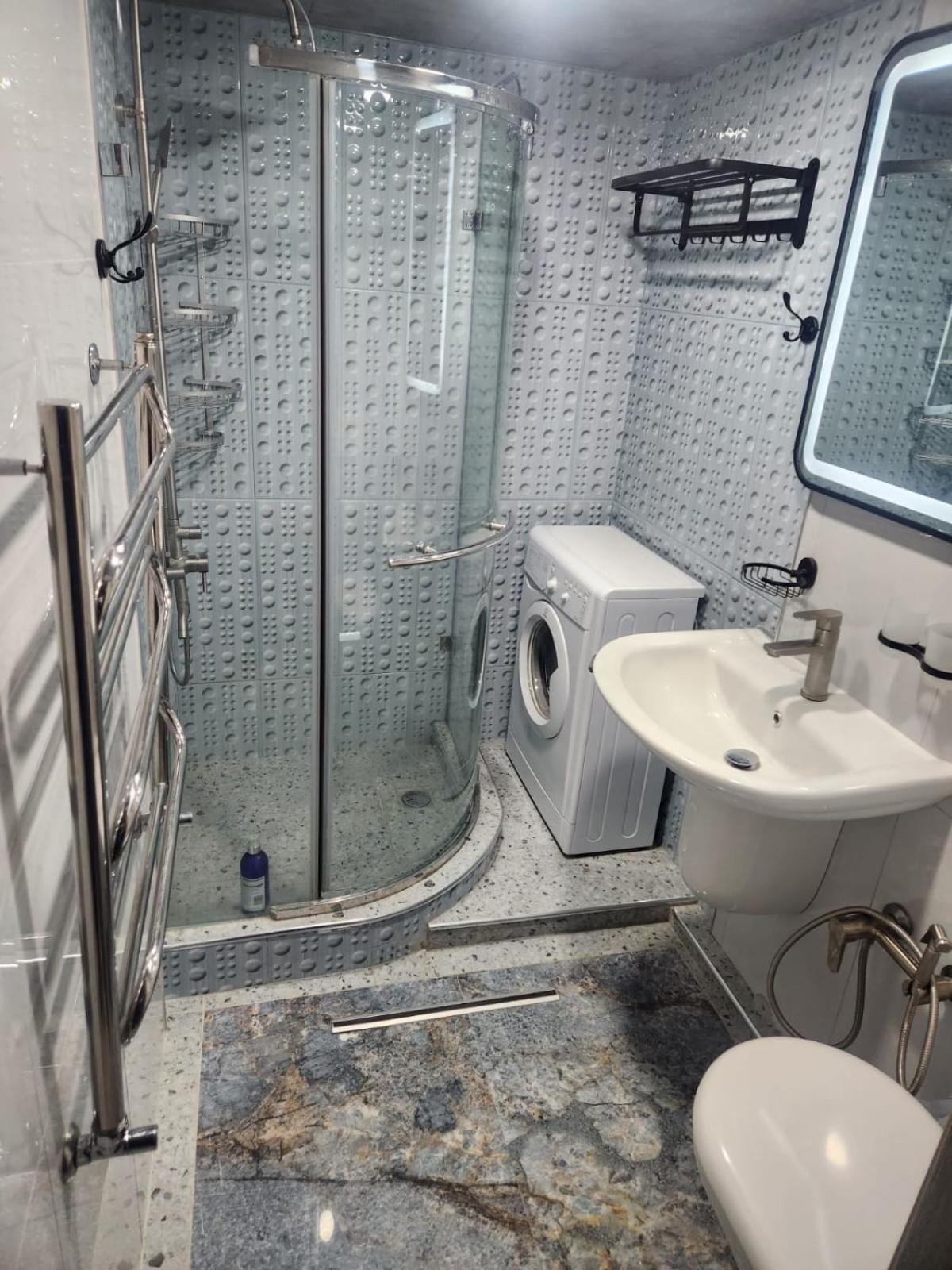 Ferienwohnung Двухуровневый Практичный Лофт Almaty Exterior foto
